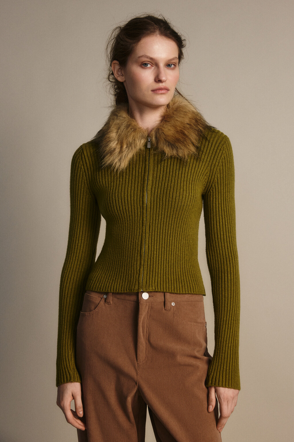 Кардиган на молнии с меховым воротником - цвет зеленый - 3