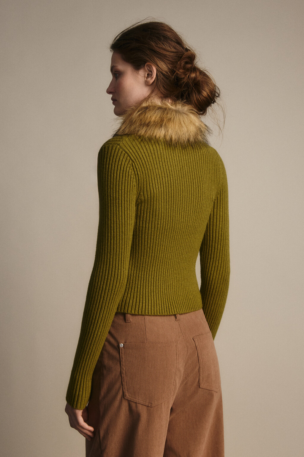 Кардиган на молнии с меховым воротником - цвет зеленый - 4