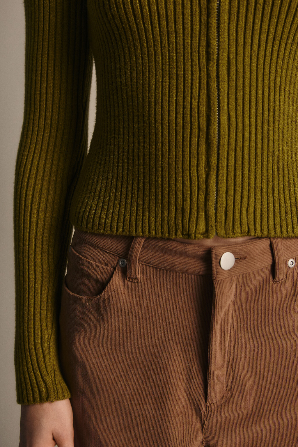 Кардиган на молнии с меховым воротником - цвет зеленый - 7