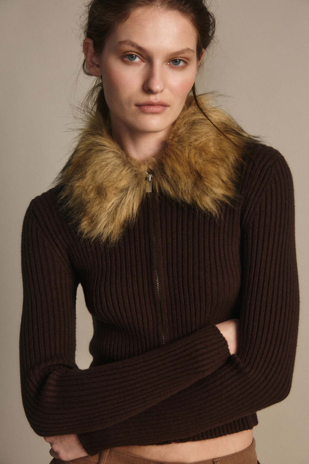 Кардиган на молнии с меховым воротником - цвет коричневый - 2