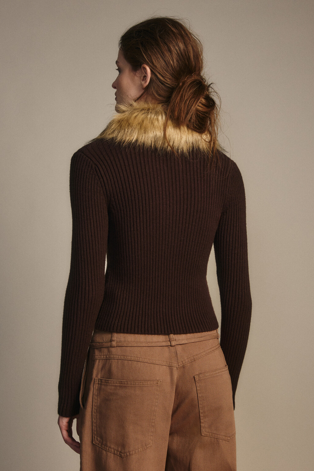 Кардиган на молнии с меховым воротником - цвет коричневый - 4