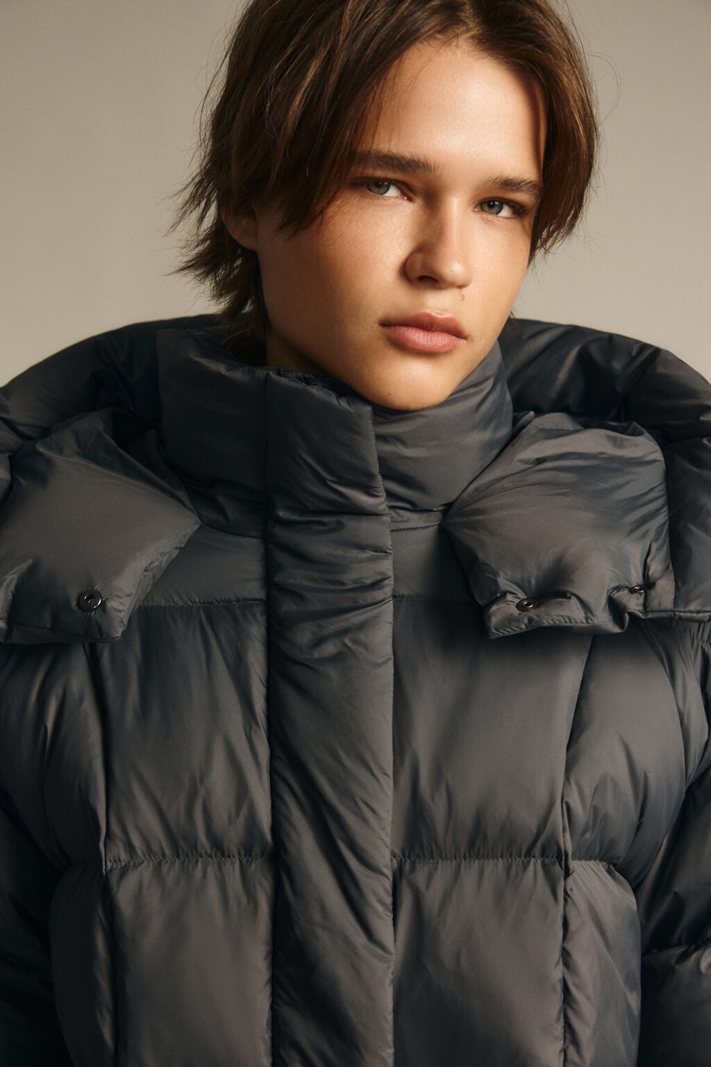 Пуховик на натуральном утеплителе - цвет серый - 6