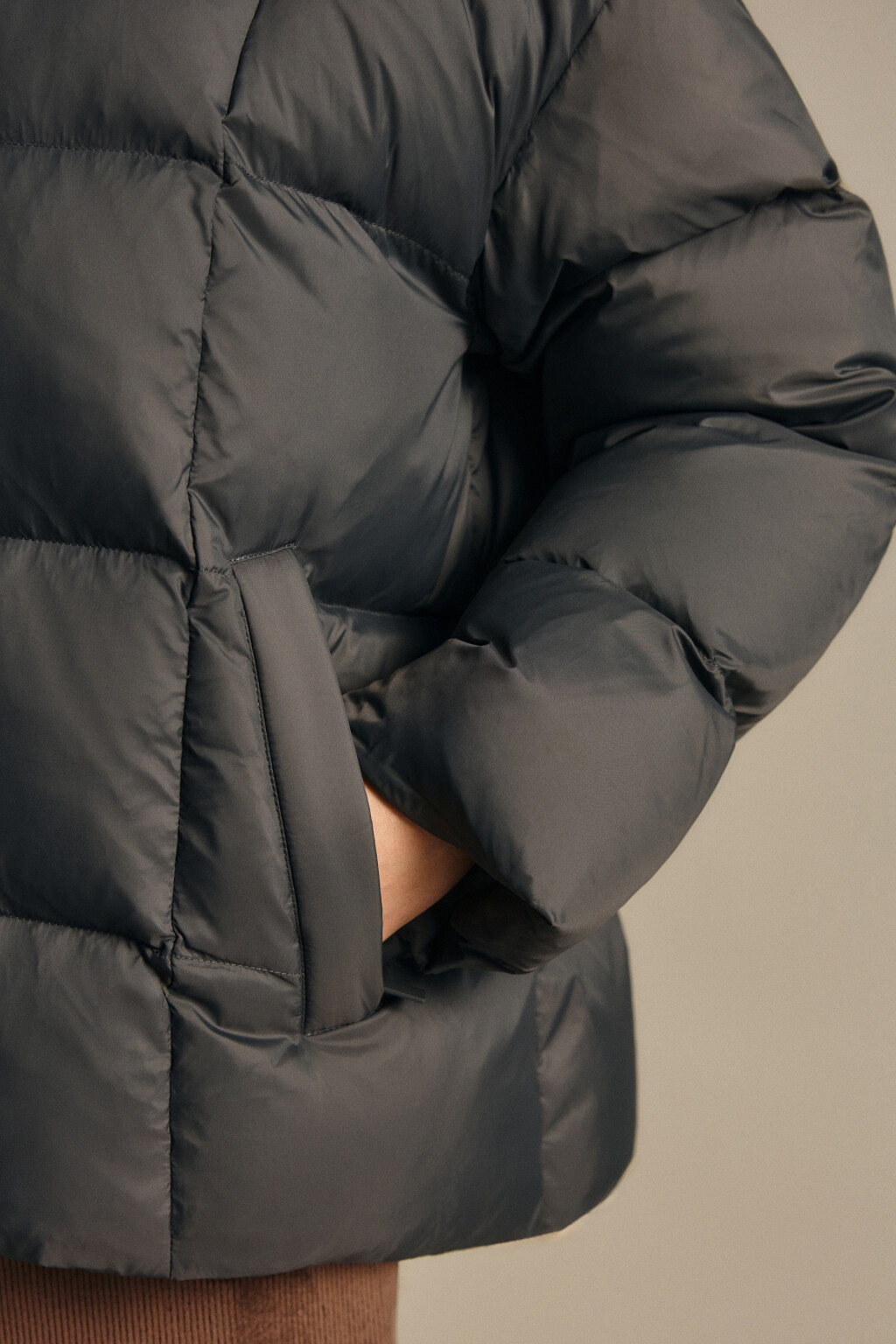 Пуховик на натуральном утеплителе - цвет серый - 7