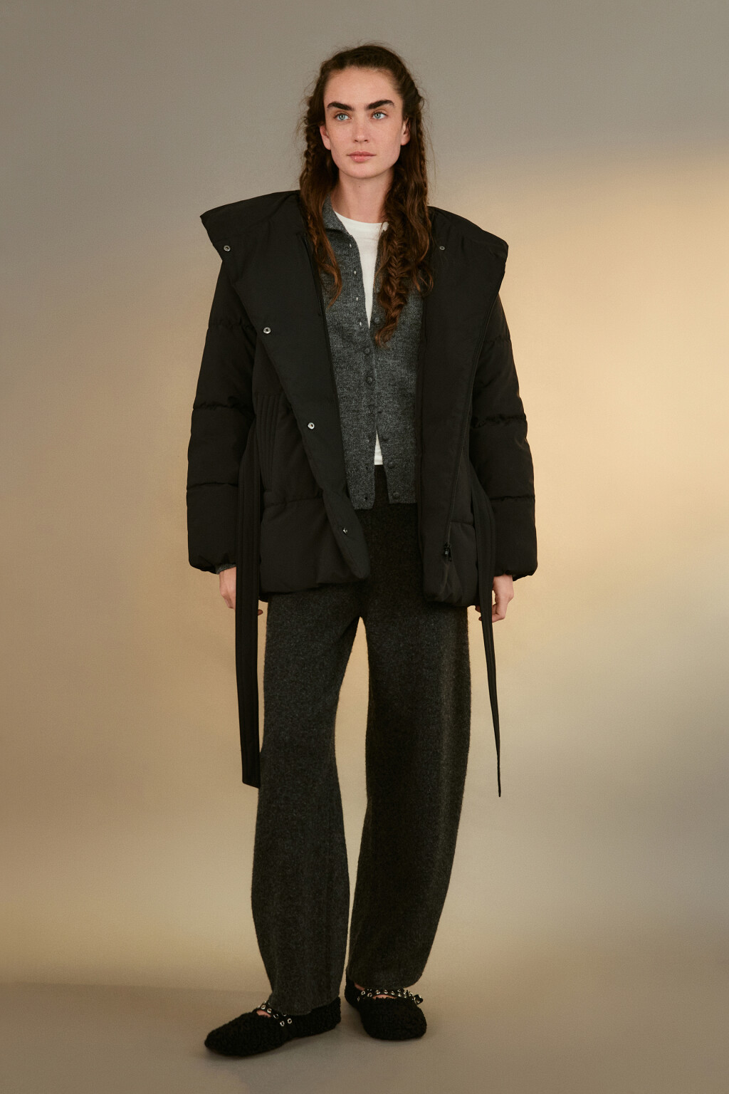 Куртка стеганая с капюшоном и поясом - цвет черный - 4