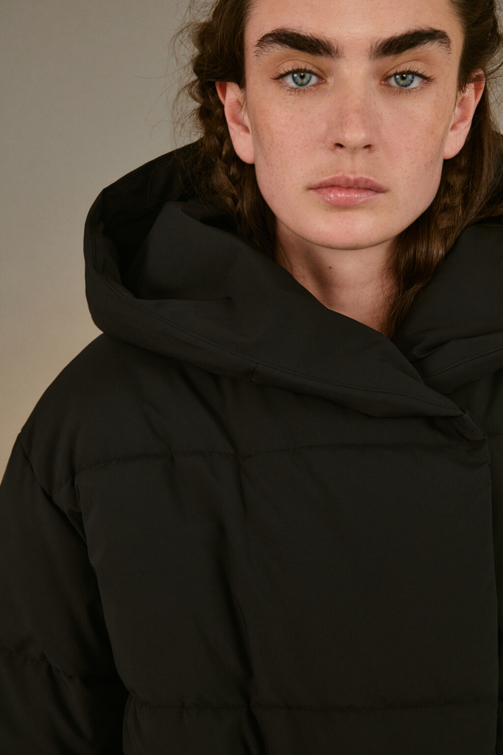 Куртка стеганая с капюшоном и поясом - цвет черный - 5