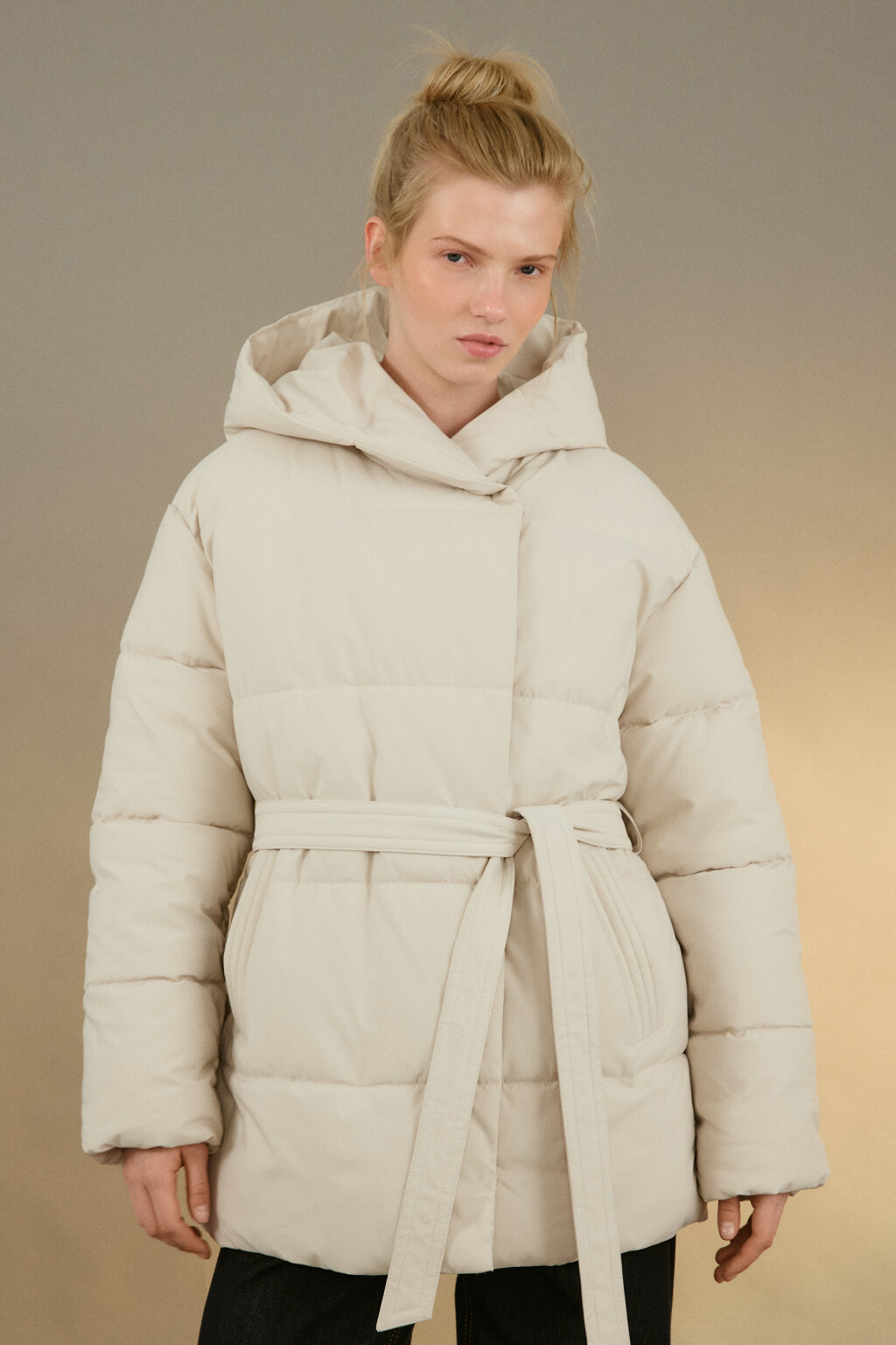Куртка стеганая с капюшоном и поясом - цвет молочный - 2