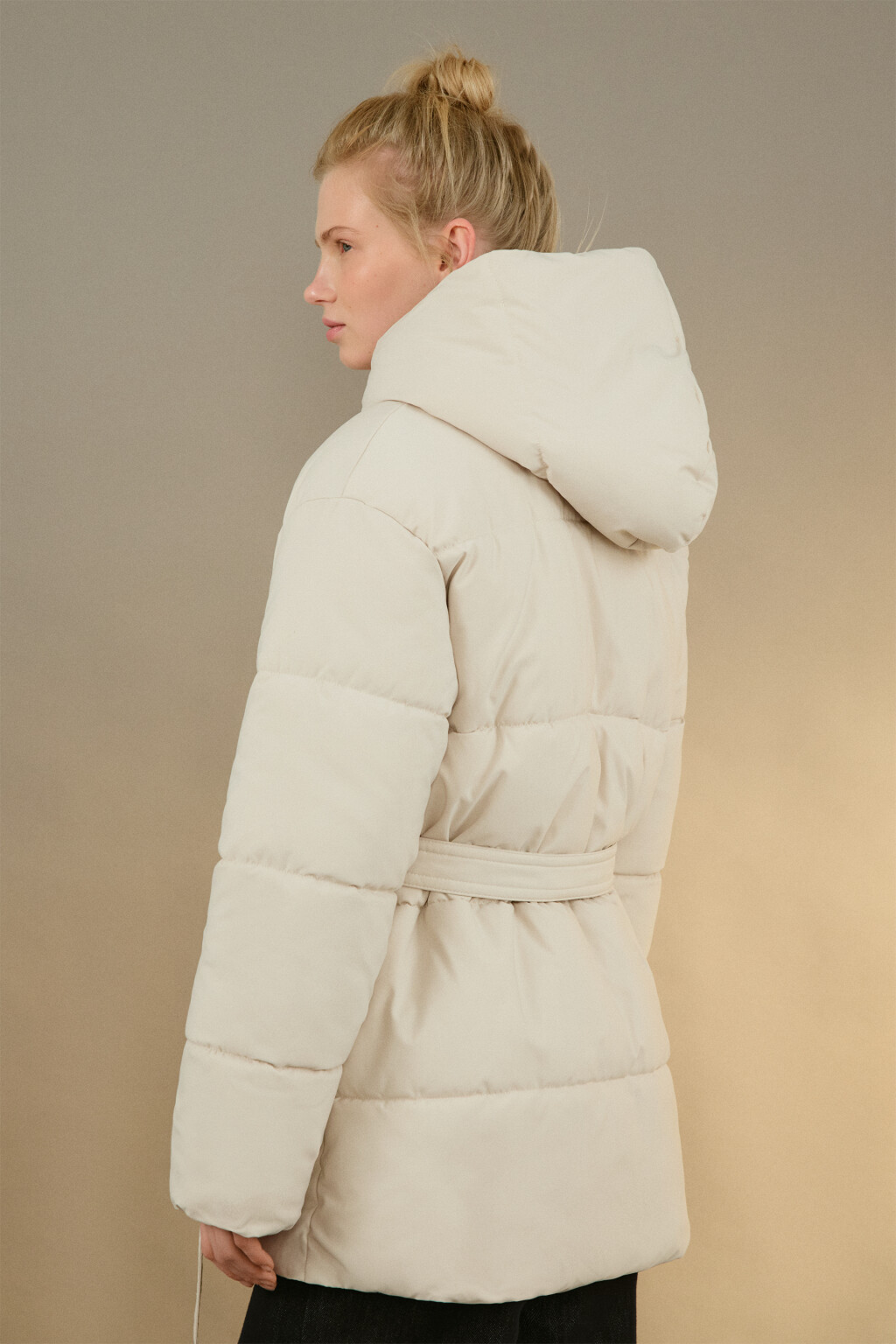 Куртка стеганая с капюшоном и поясом - цвет молочный - 3