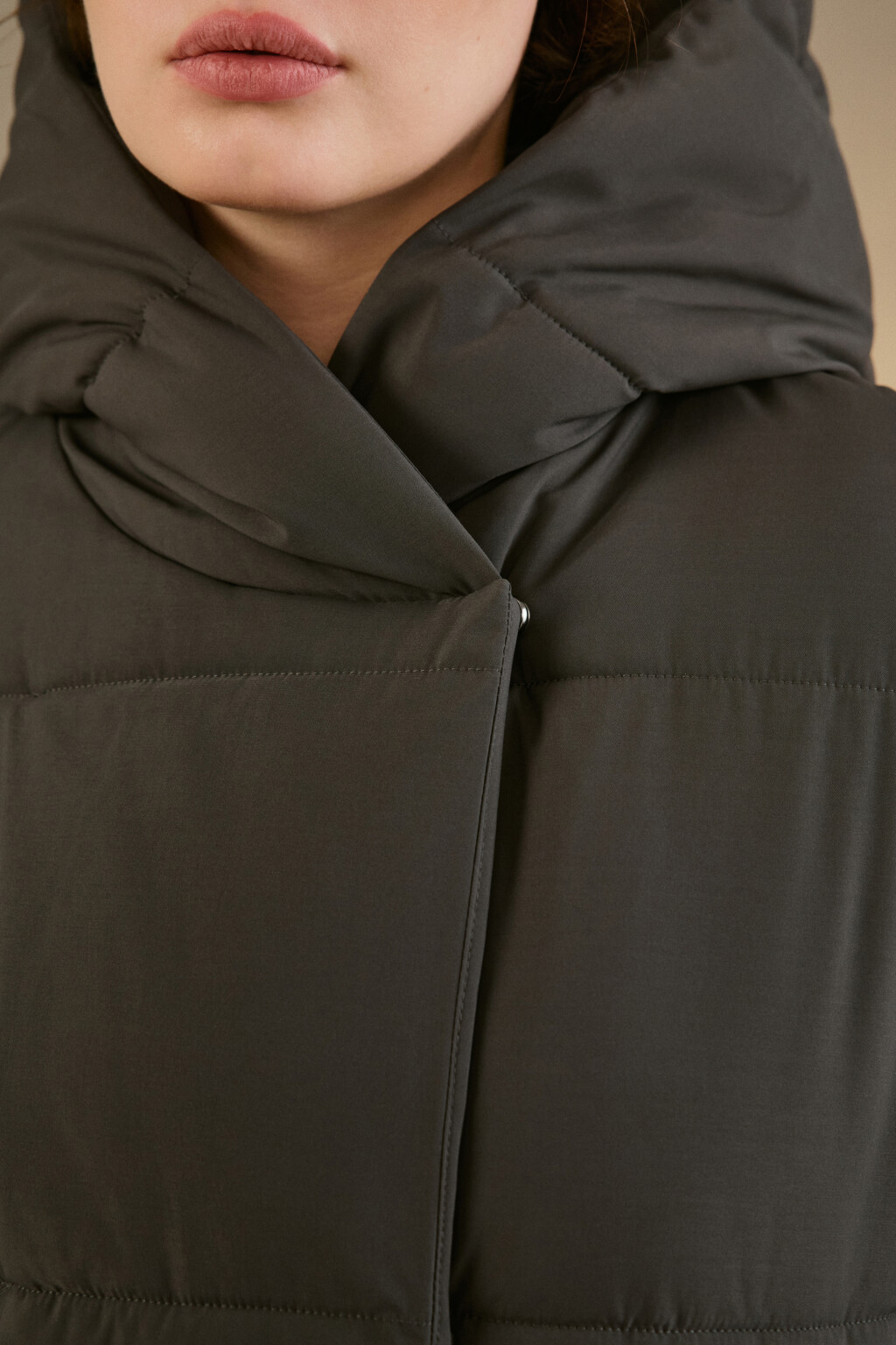 Куртка стеганая с капюшоном и поясом - цвет серый - 5