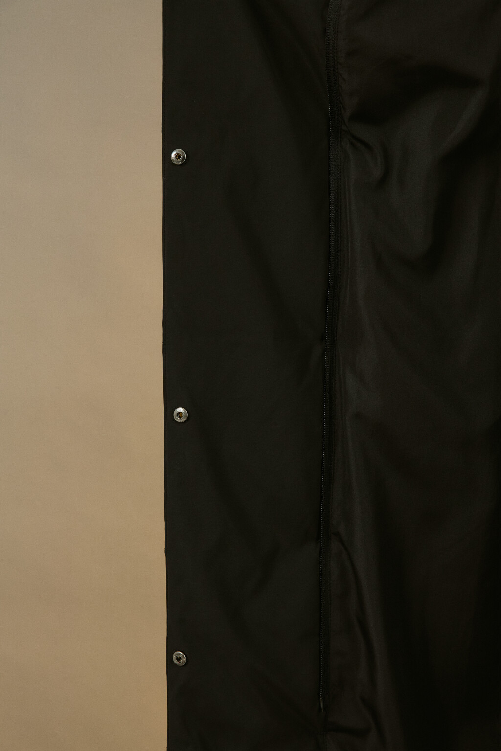 Пальто стеганое с капюшоном и поясом - цвет черный - 7