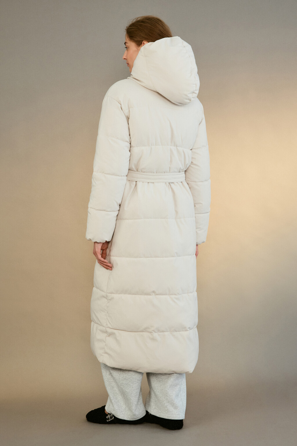 Пальто стеганое с капюшоном и поясом - цвет молочный - 3