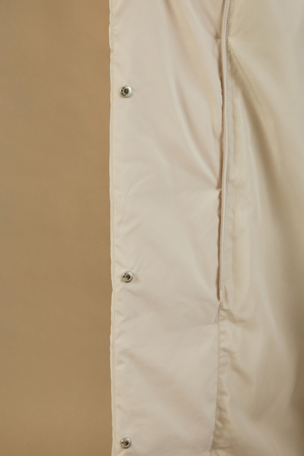 Пальто стеганое с капюшоном и поясом - цвет молочный - 7