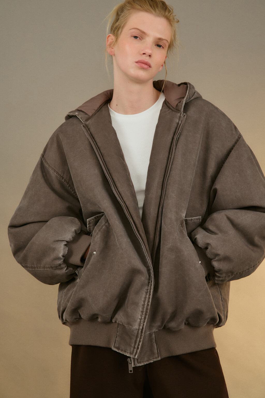 Куртка-бомбер oversize с капюшоном - цвет коричневый - 1