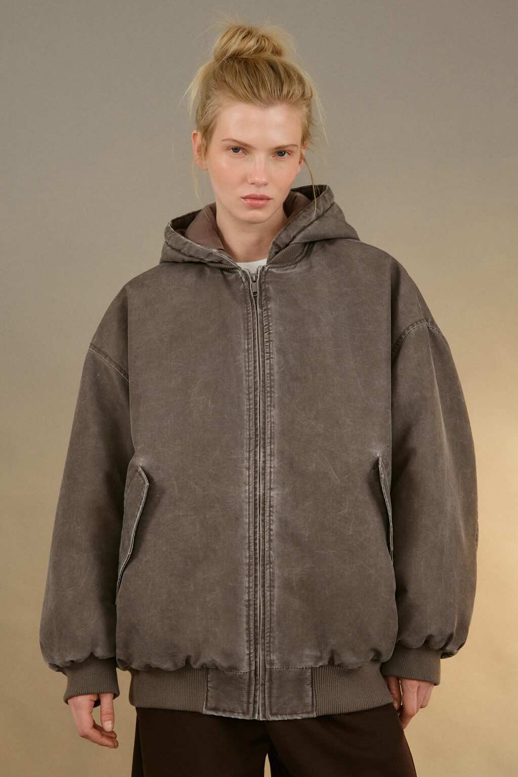 Куртка-бомбер oversize с капюшоном - цвет коричневый - 3