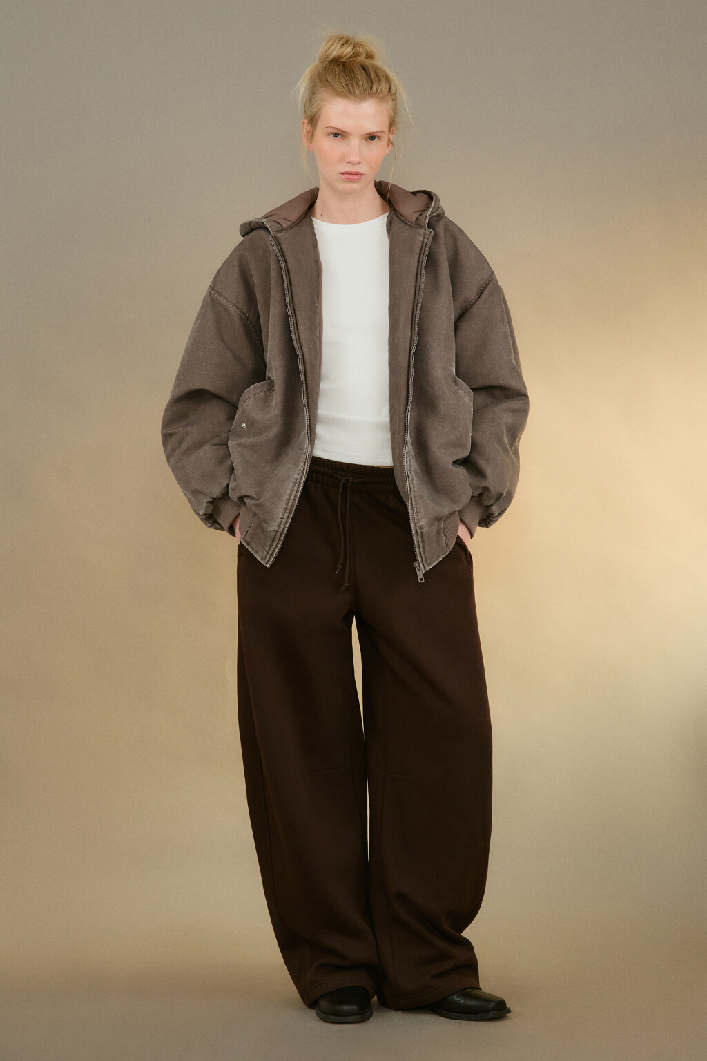 Куртка-бомбер oversize с капюшоном - цвет коричневый - 5