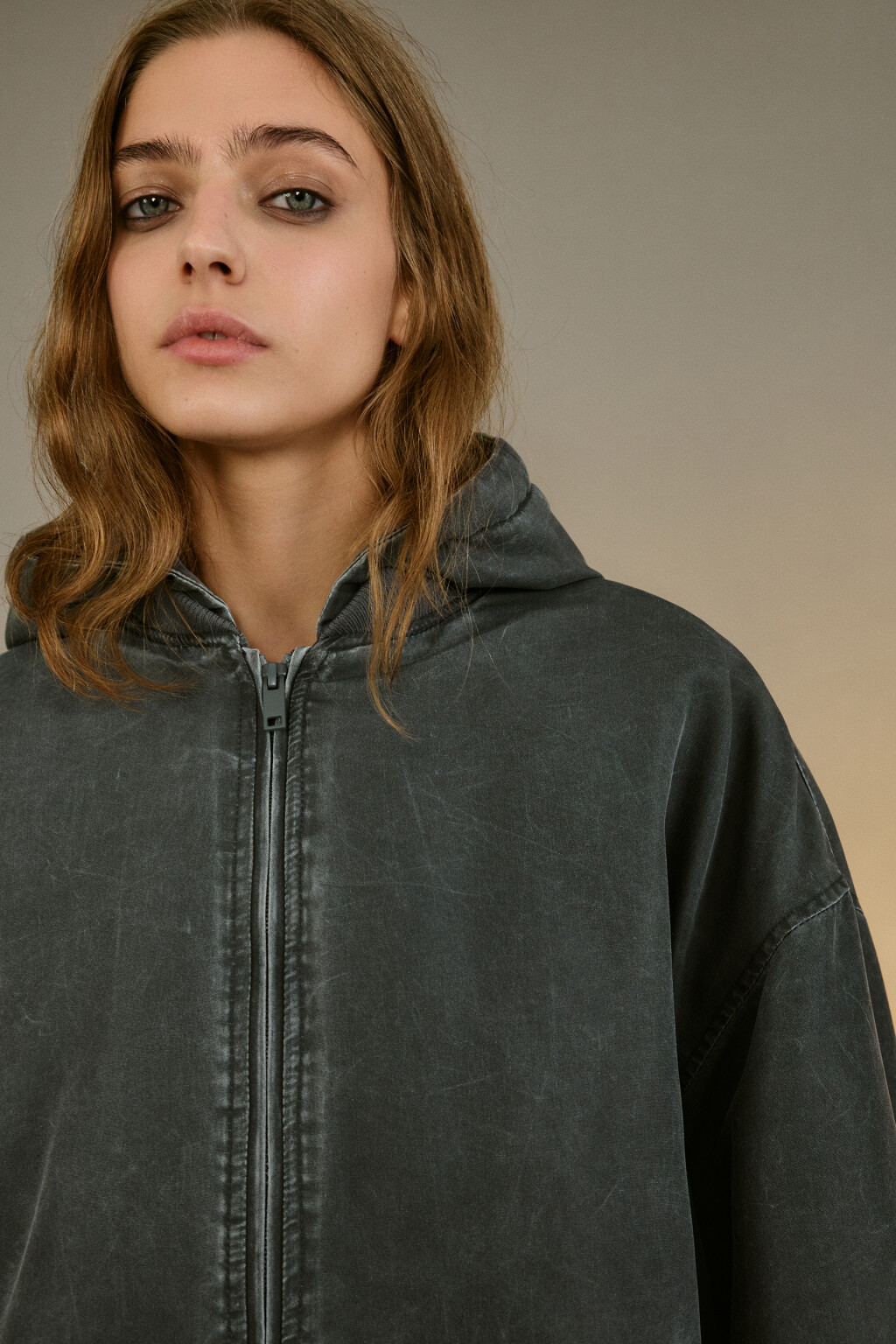 Куртка-бомбер oversize с капюшоном - цвет серый - 5