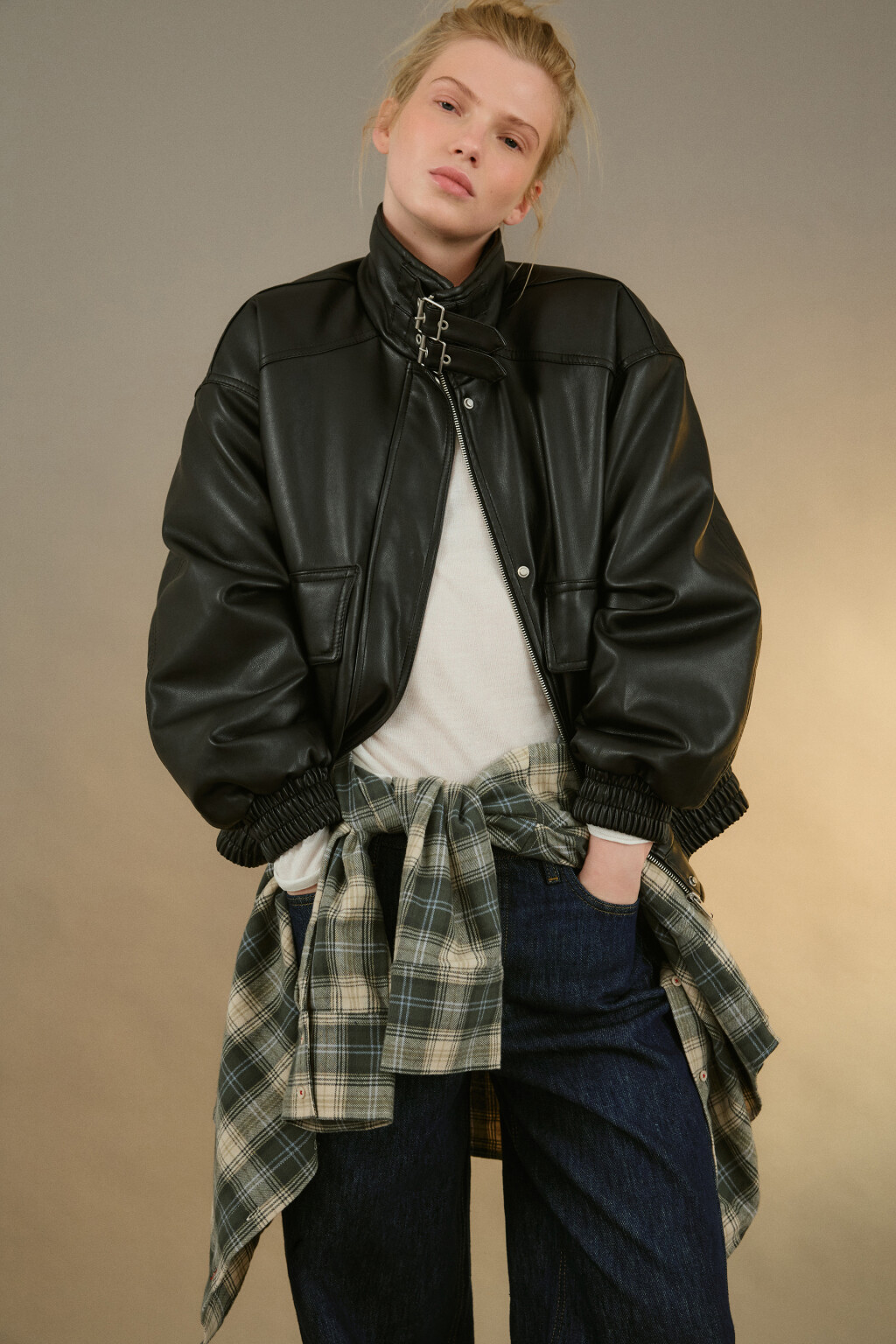 Куртка-бомбер с теплой подкладкой - цвет черный - 1