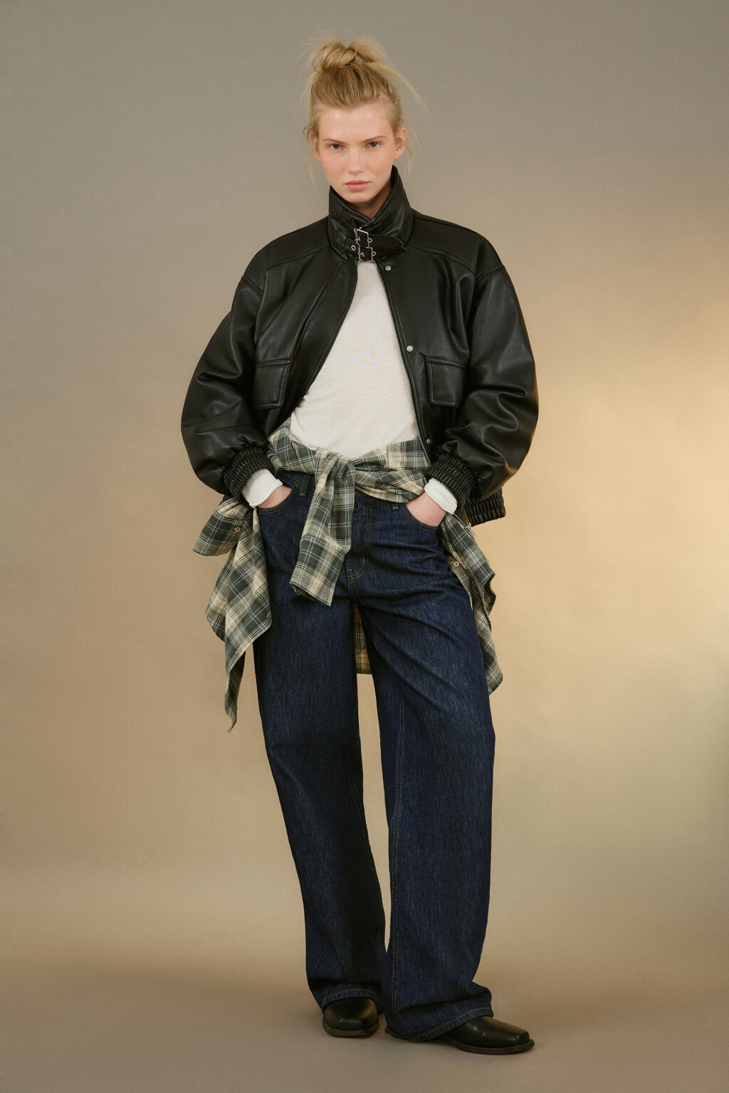 Куртка-бомбер с теплой подкладкой - цвет черный - 4