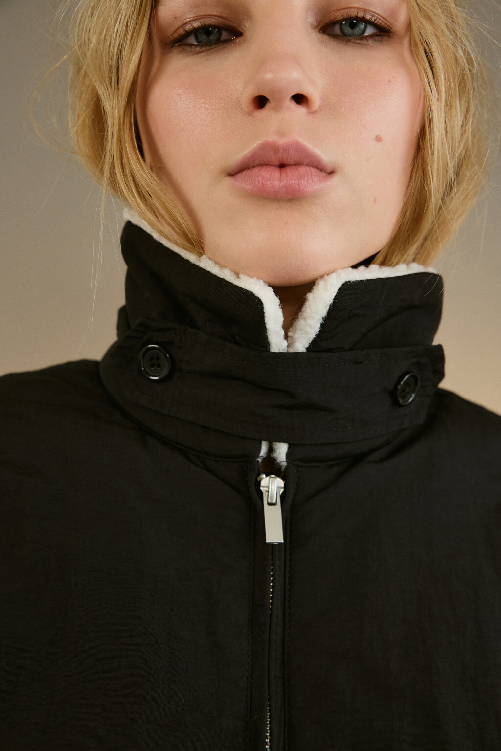 Куртка-бомбер с воротником-авиатор - цвет черный - 5