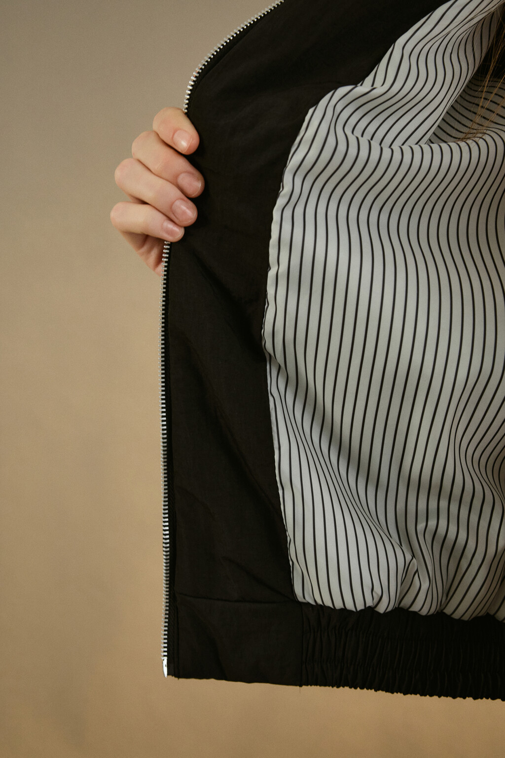 Куртка-бомбер с воротником-авиатор - цвет черный - 7