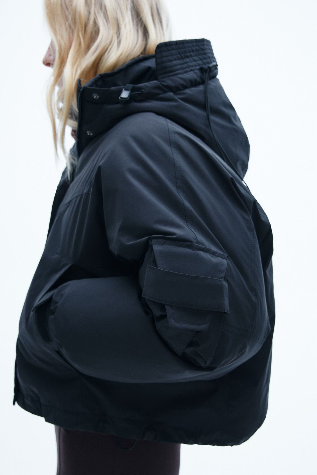 Куртка короткая с капюшоном - цвет черный - 2