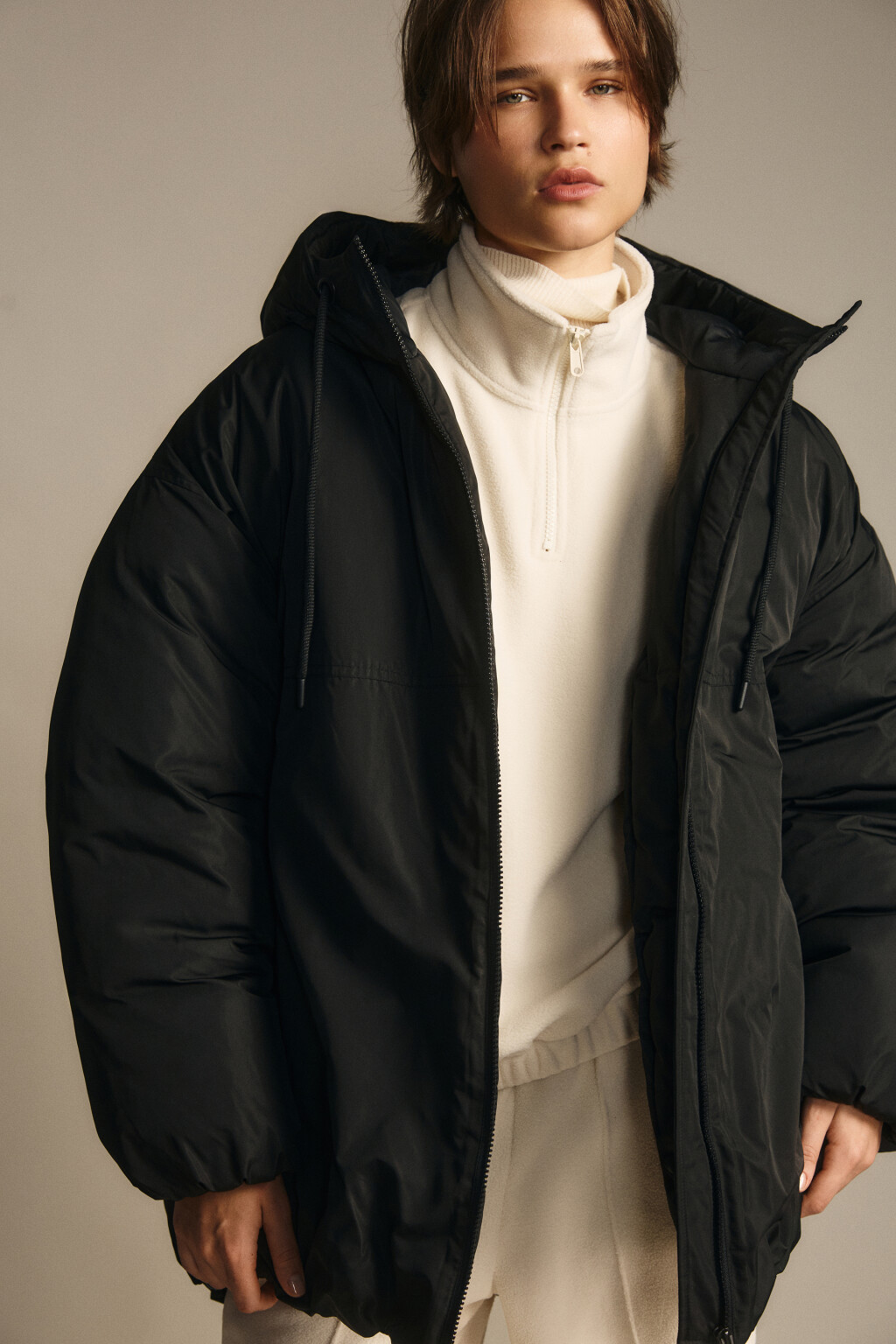 Куртка на утеплителе с капюшоном - цвет черный - 1