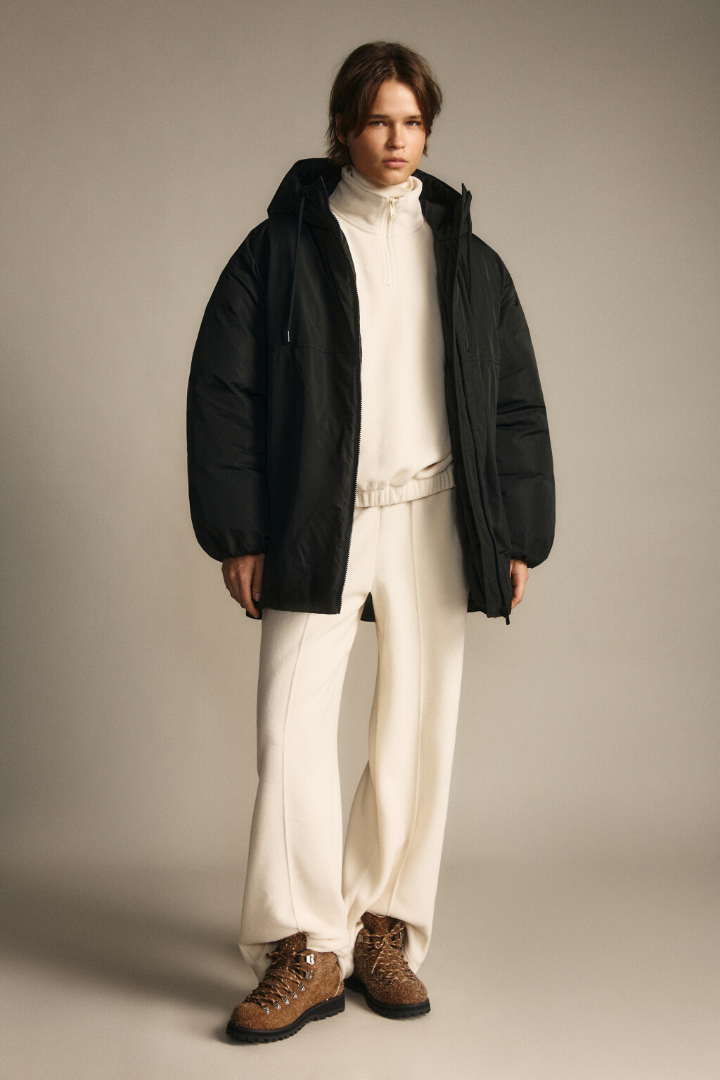 Куртка на утеплителе с капюшоном - цвет черный - 4