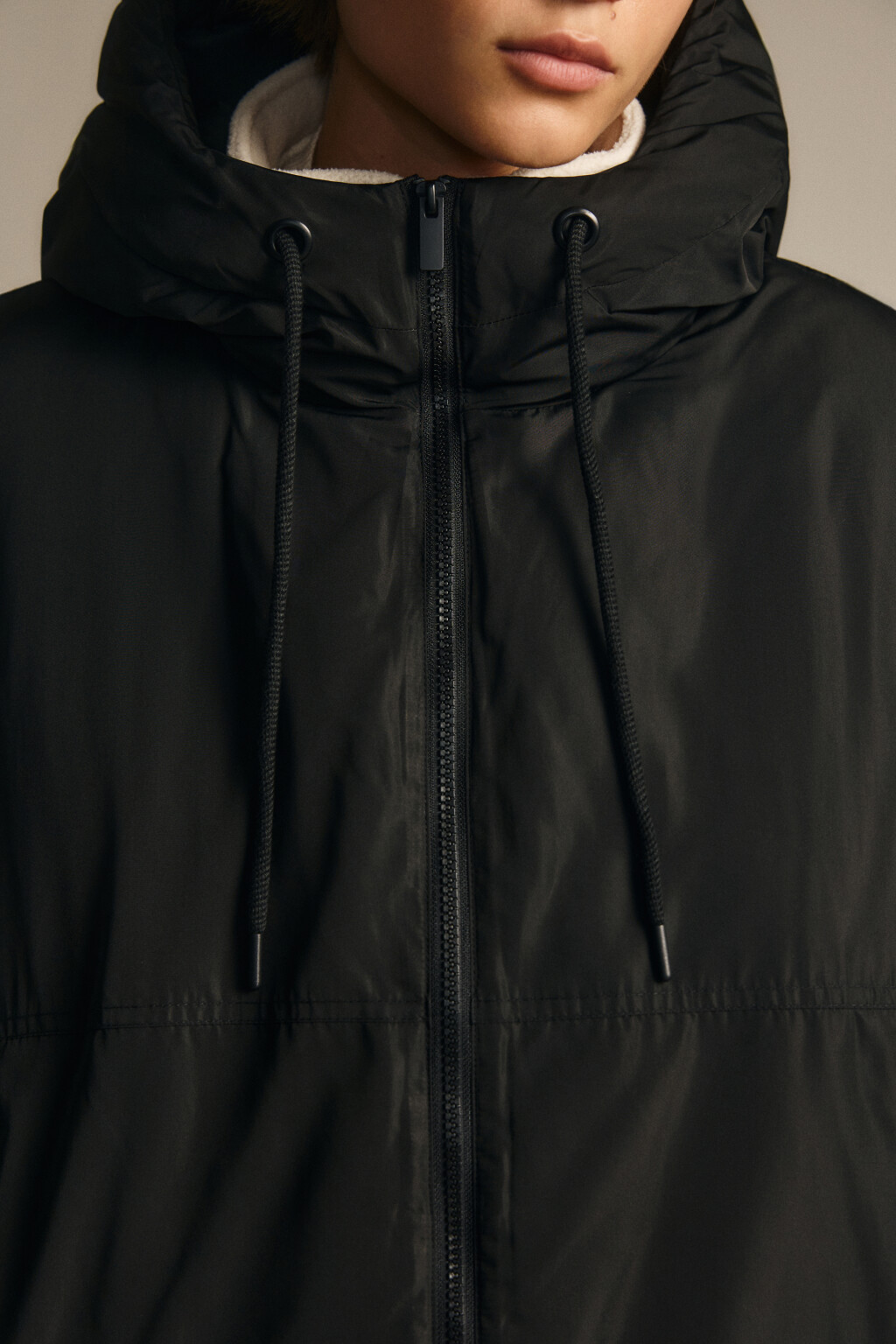 Куртка на утеплителе с капюшоном - цвет черный - 5