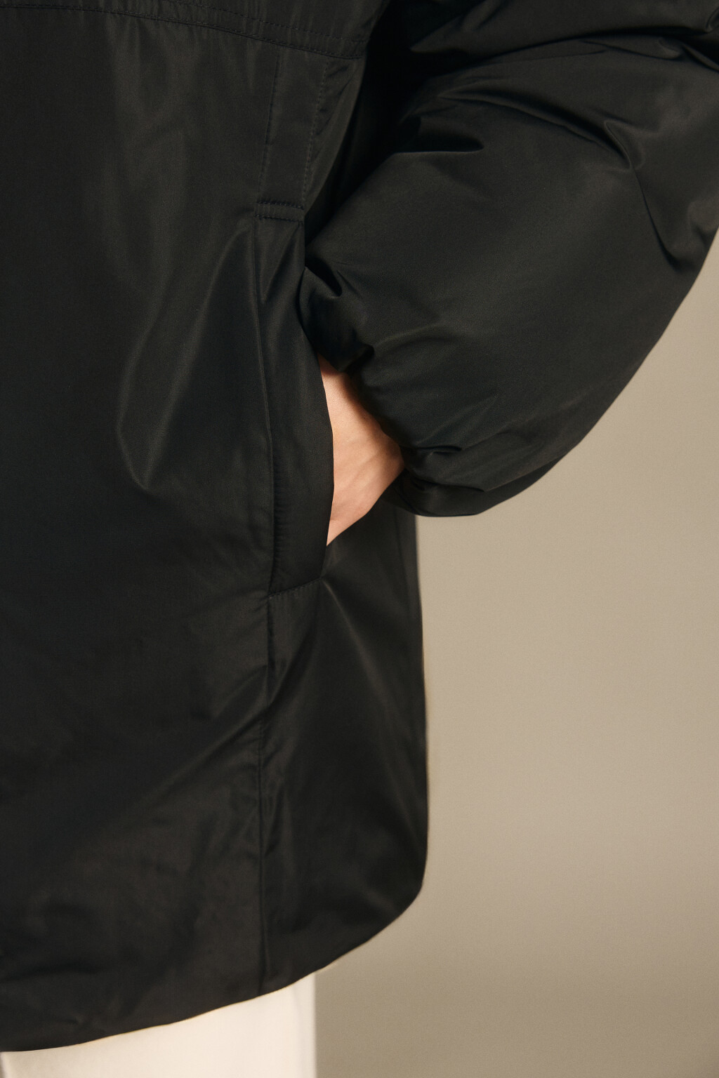 Куртка на утеплителе с капюшоном - цвет черный - 6