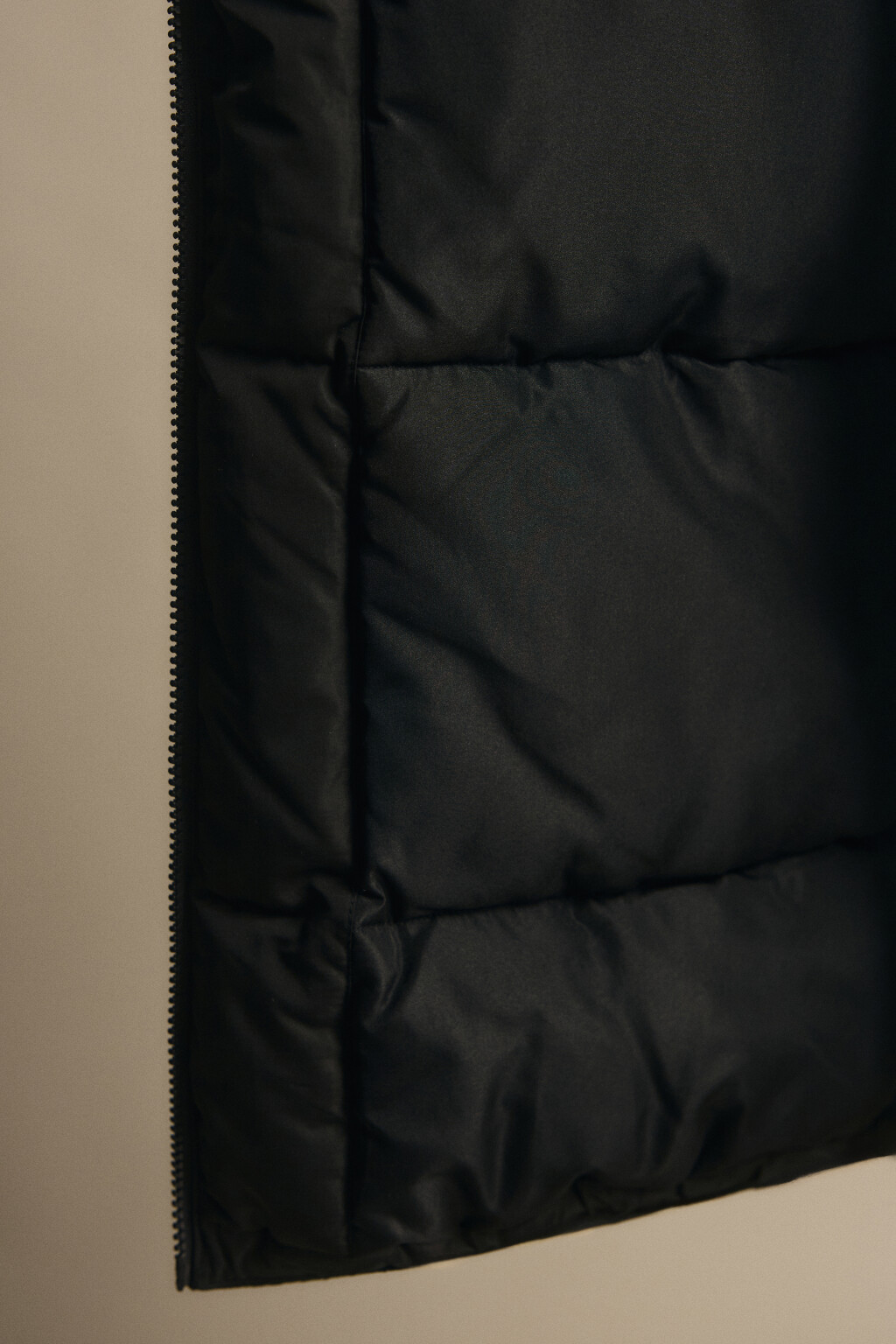 Куртка на утеплителе с капюшоном - цвет черный - 7