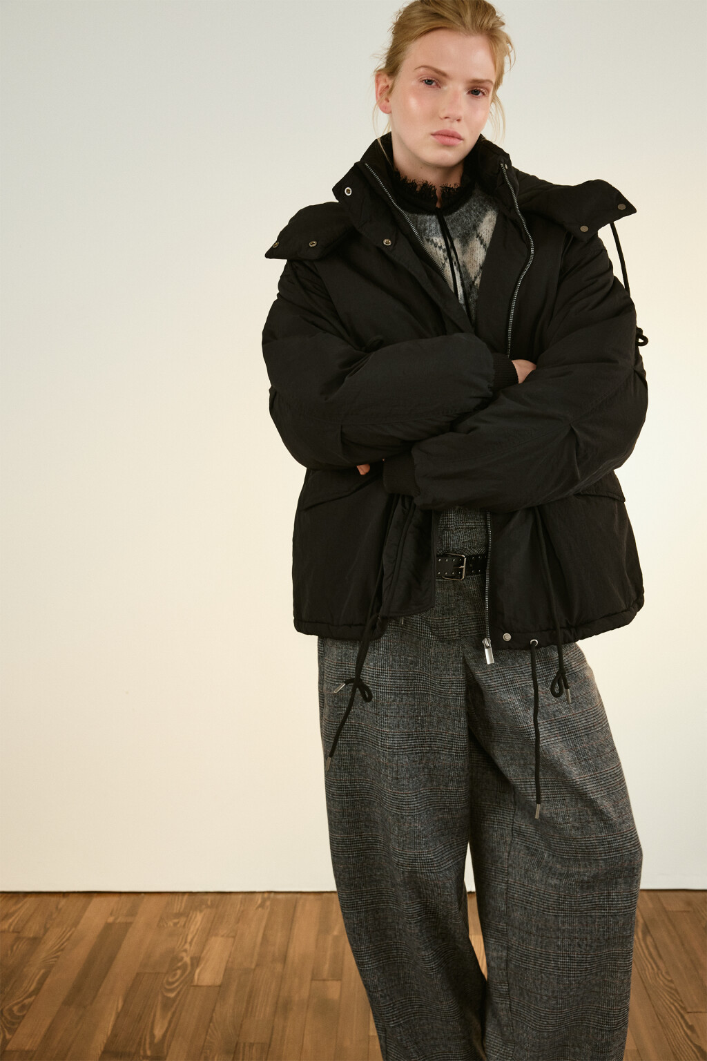 Куртка-парка с капюшоном и поясом - цвет черный - 1