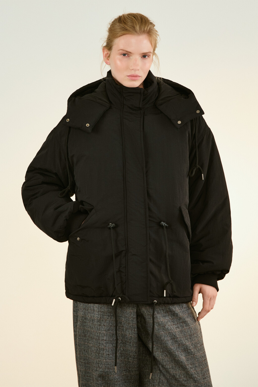 Куртка-парка с капюшоном и поясом - цвет черный - 2