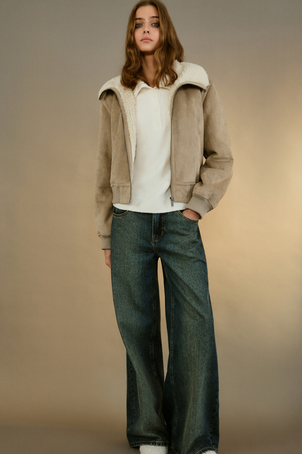 Куртка-бомбер с меховым воротником - цвет бежевый - 2