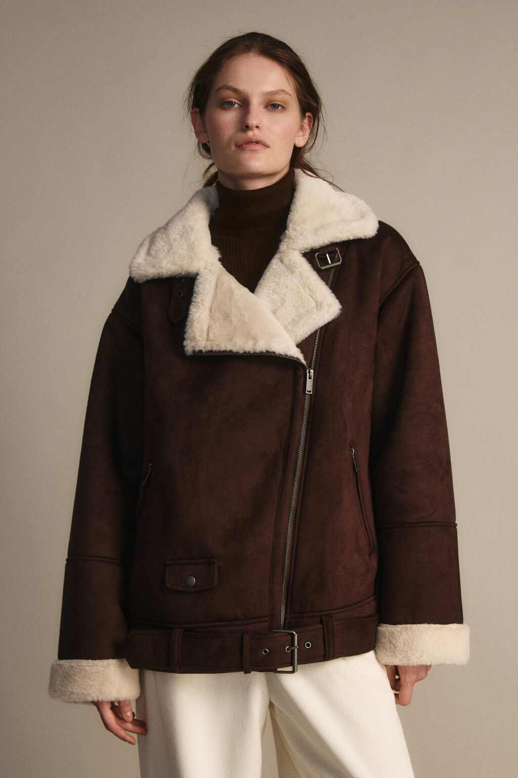 Дубленка-косуха с широким воротником - цвет коричневый - 2