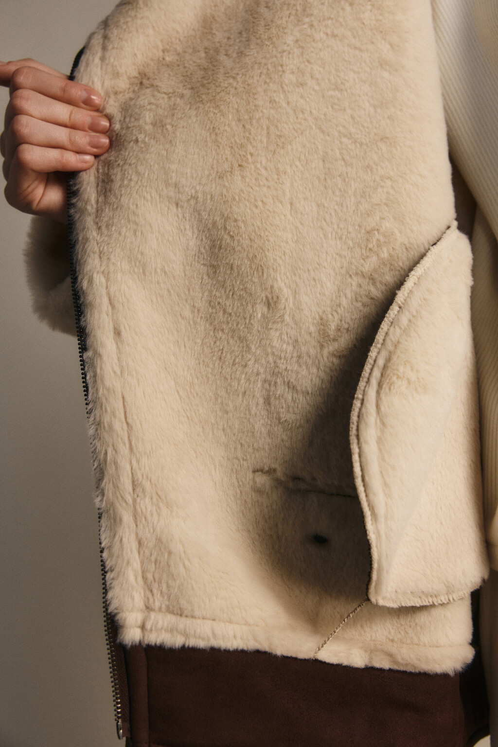 Дубленка-косуха с широким воротником - цвет коричневый - 7