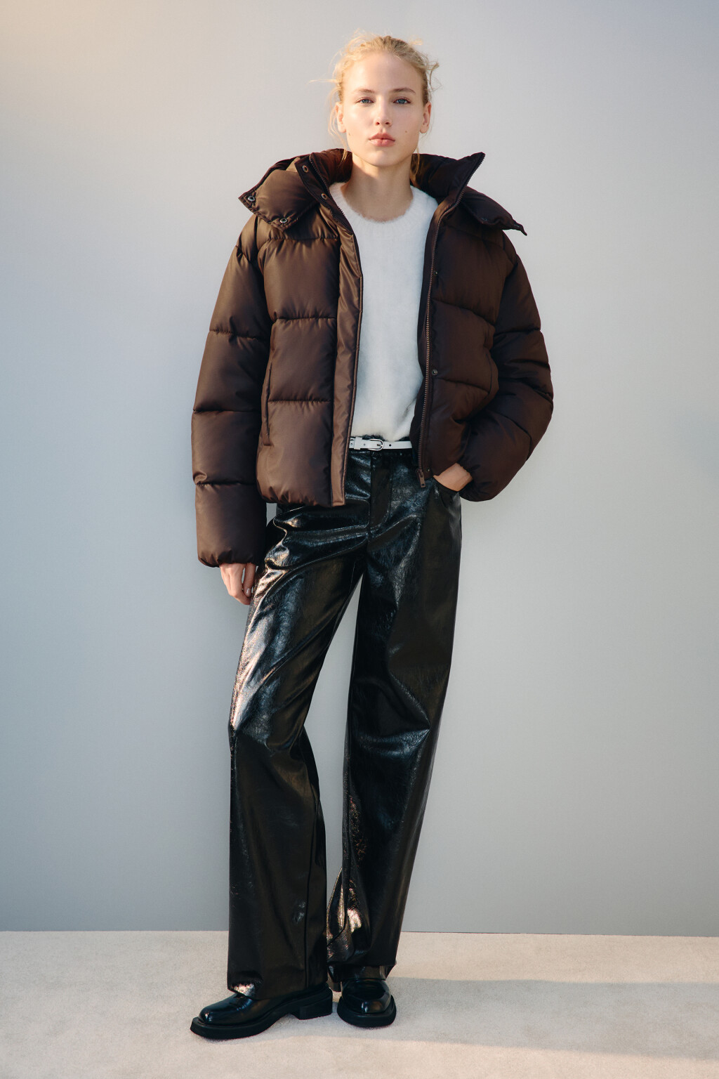 Куртка короткая стеганая с капюшоном - цвет коричневый - 4