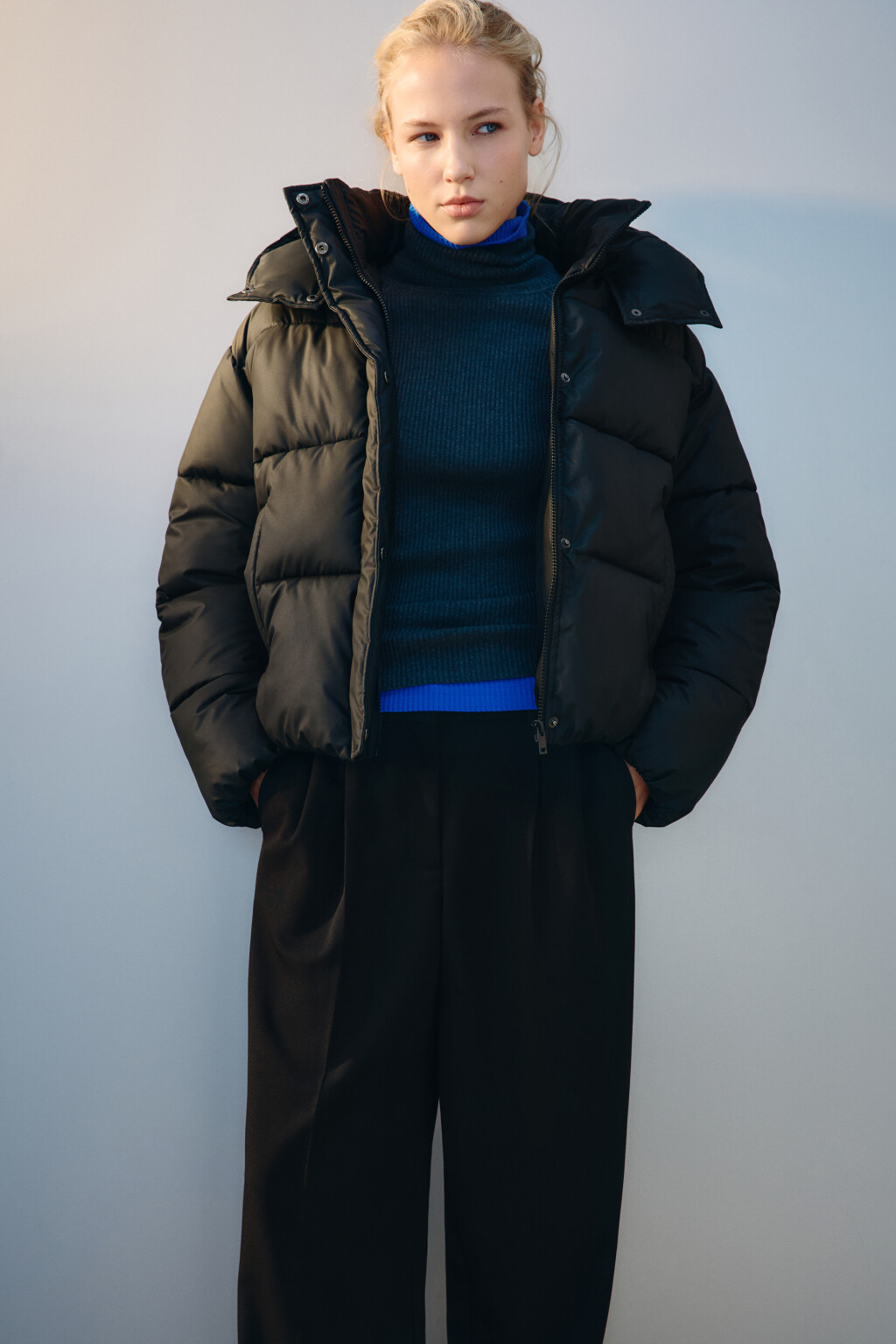 Куртка короткая стеганая с капюшоном - цвет черный - 1