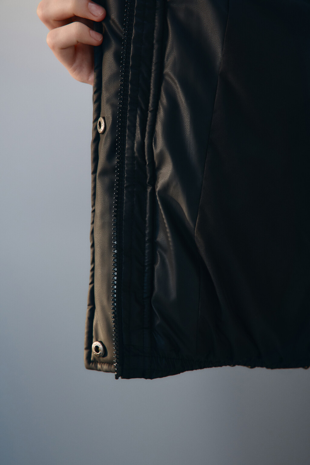 Куртка короткая стеганая с капюшоном - цвет черный - 7