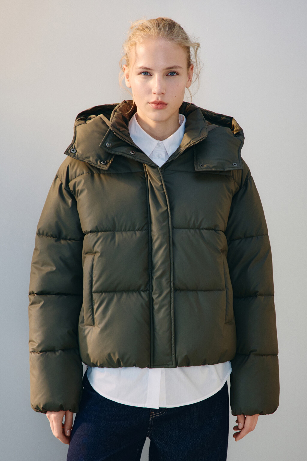 Куртка короткая стеганая с капюшоном - цвет бордовый - 3