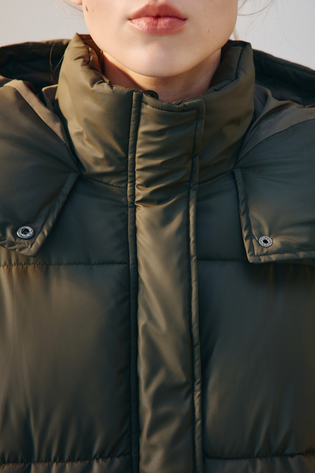 Куртка короткая стеганая с капюшоном - цвет бордовый - 6