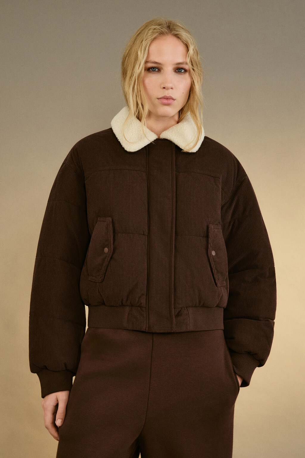 Куртка-бомбер стеганая вельветовая - цвет коричневый - 2