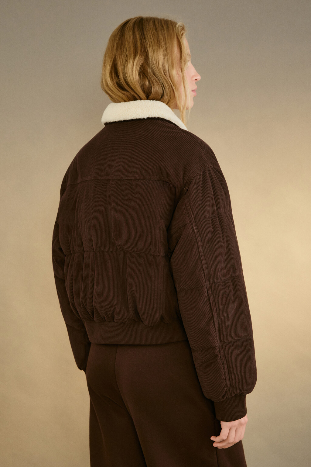 Куртка-бомбер стеганая вельветовая - цвет коричневый - 3
