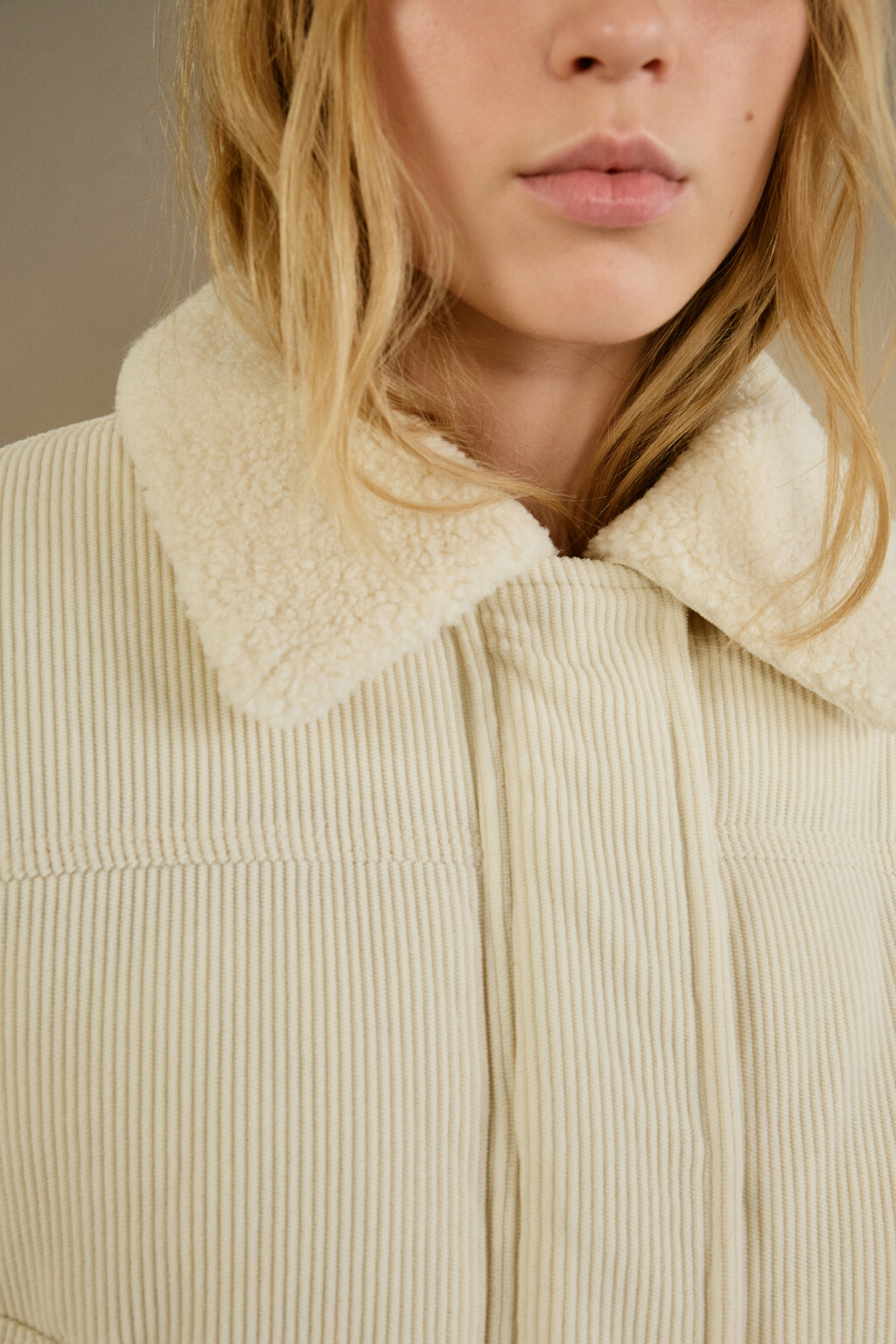 Куртка-бомбер стеганая вельветовая - цвет молочный - 5