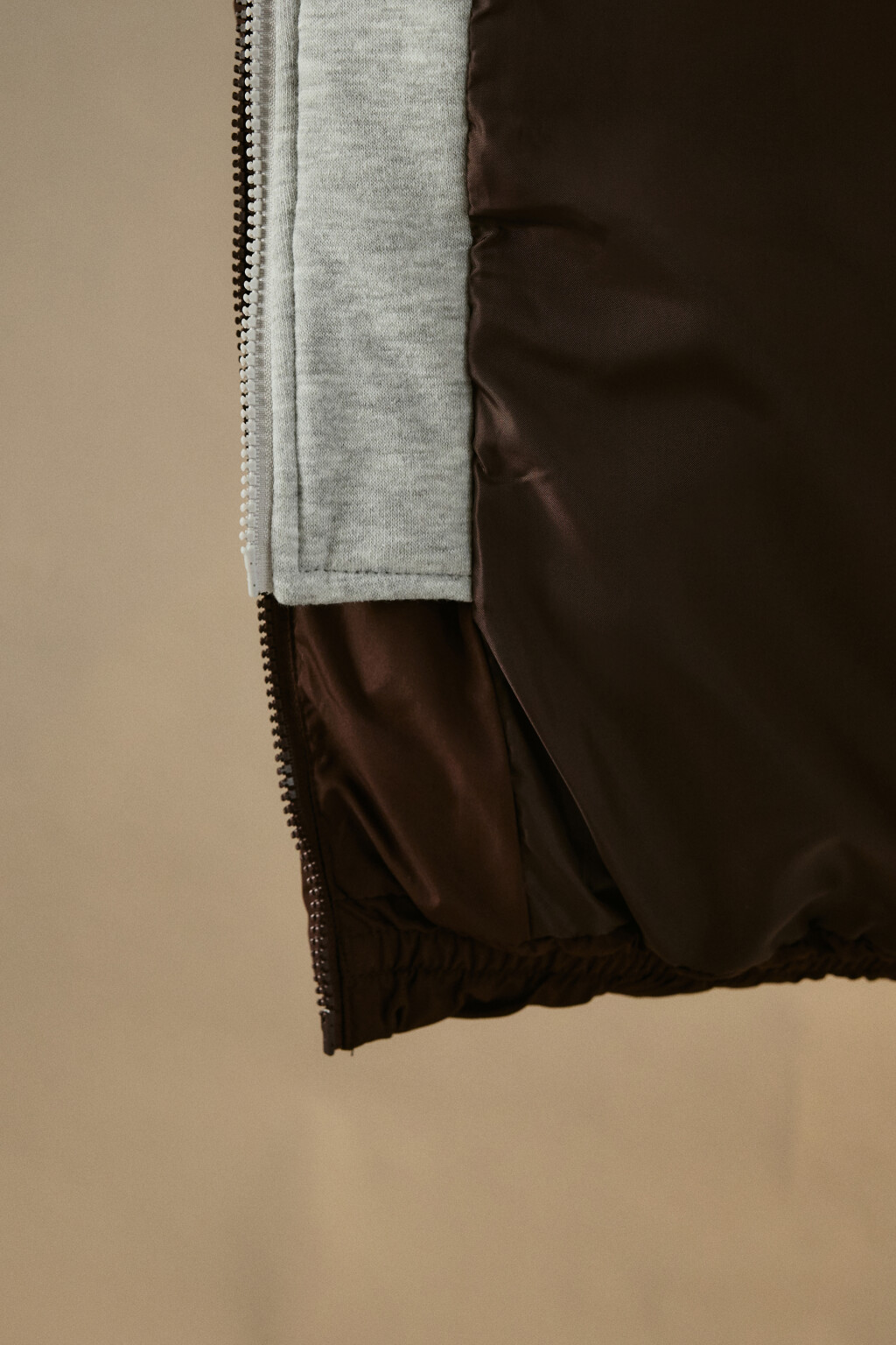 Куртка стеганая с трикотажным капюшоном - цвет коричневый - 7