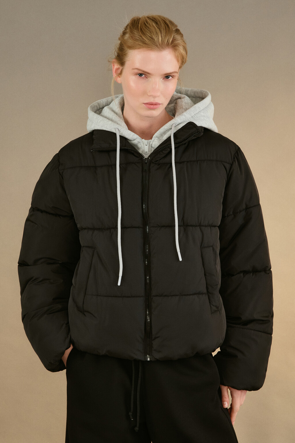 Куртка стеганая с трикотажным капюшоном - цвет черный - 2