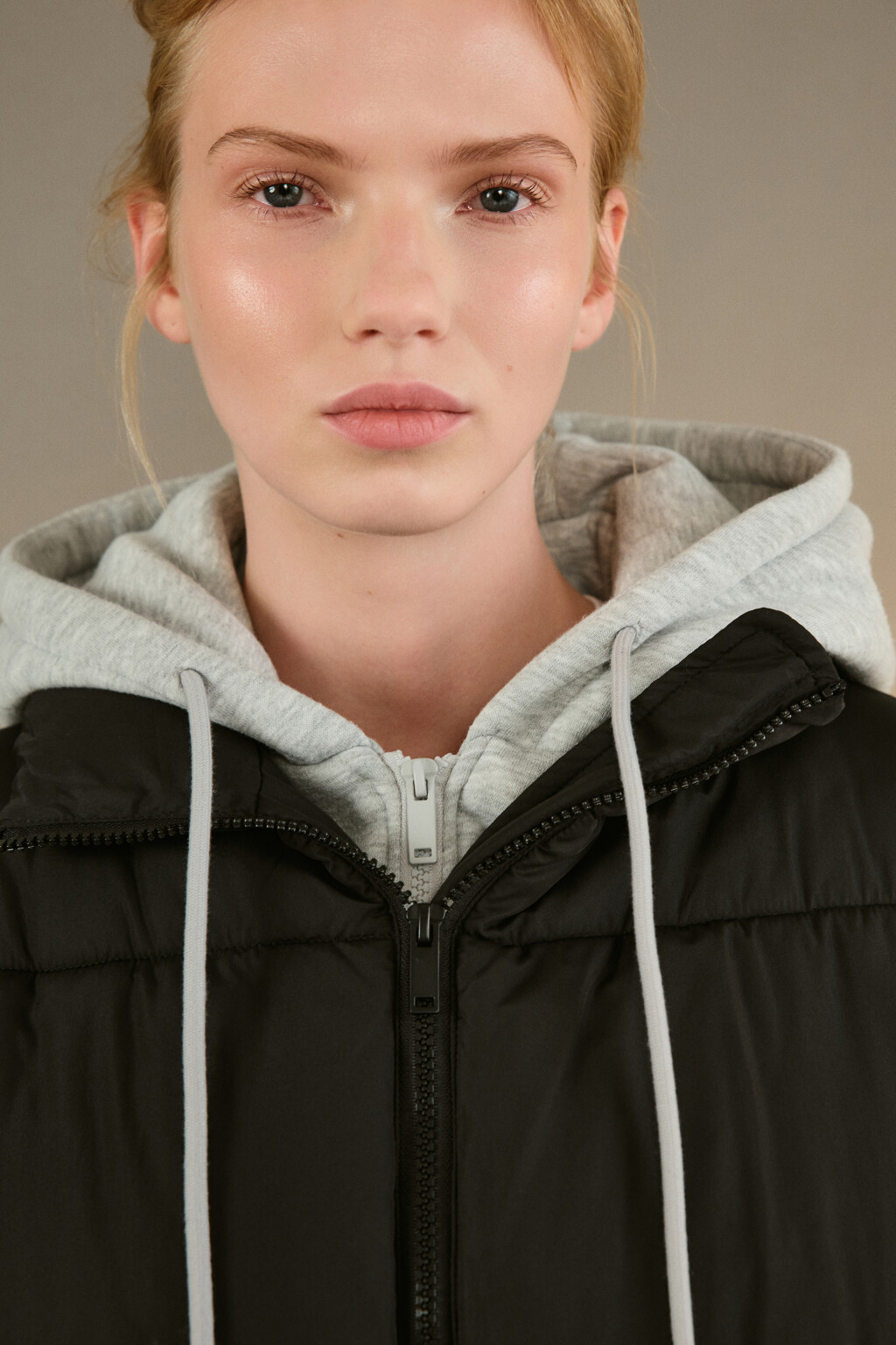 Куртка стеганая с трикотажным капюшоном - цвет черный - 5