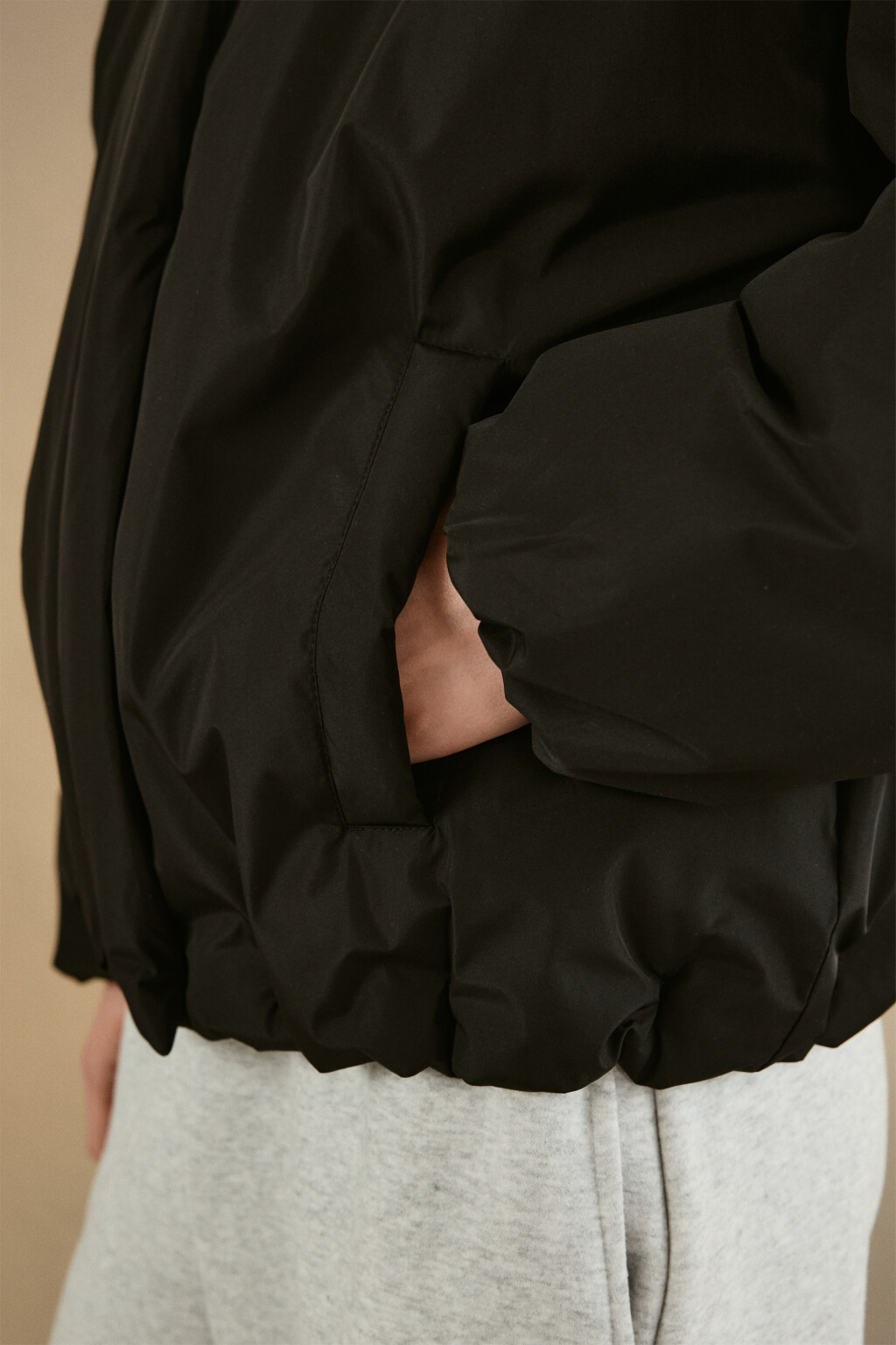 Куртка укороченная с капюшоном - цвет черный - 6