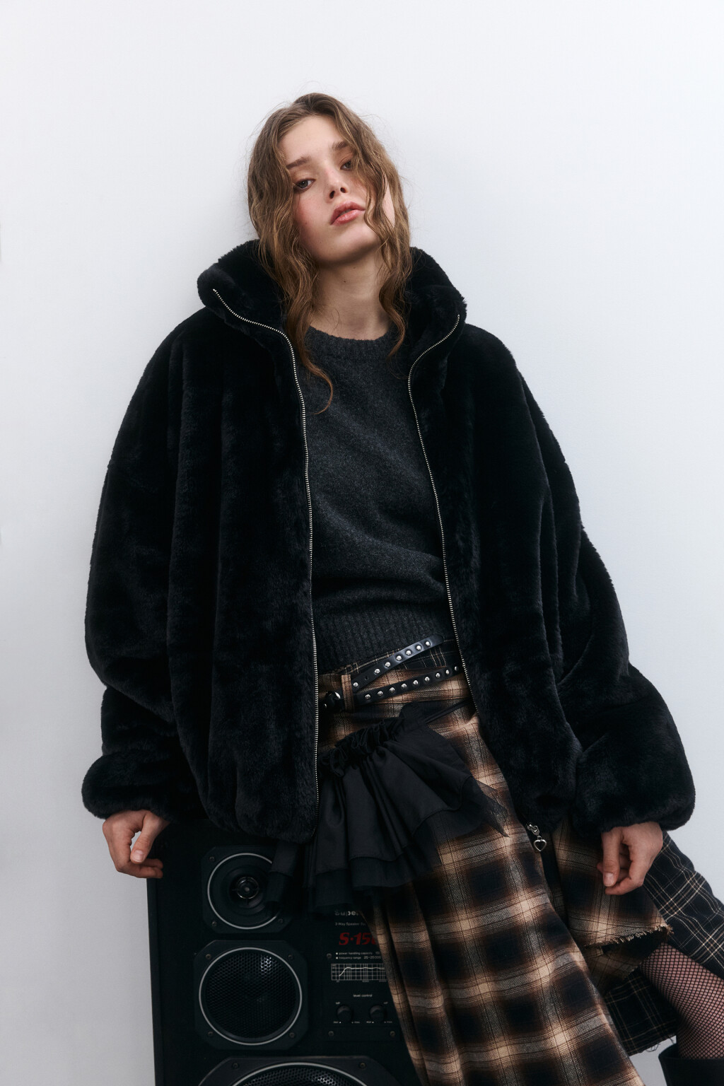 Куртка укороченная с меховой фактурой - цвет черный - 1