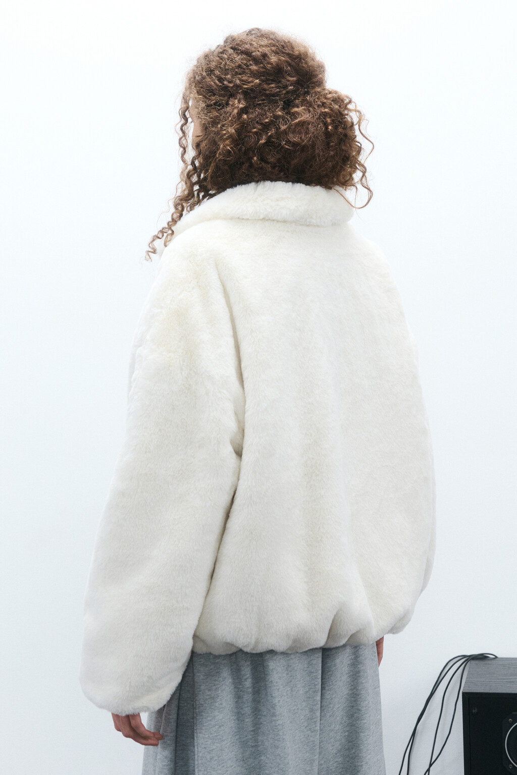 Куртка укороченная с меховой фактурой - цвет молочный - 3