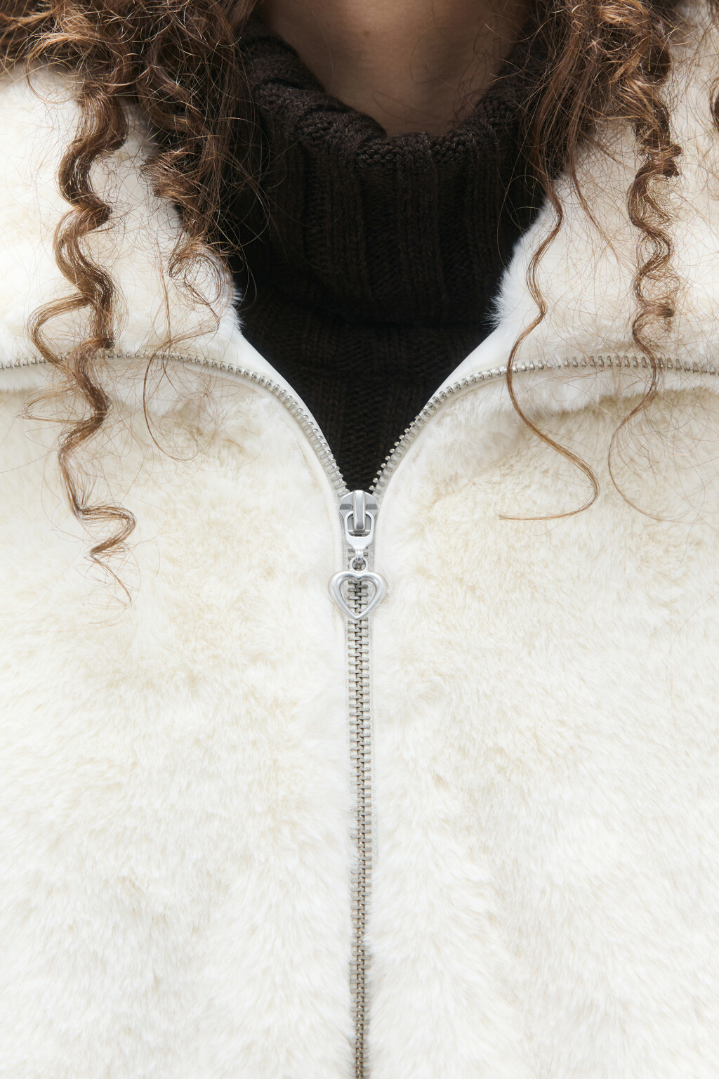 Куртка укороченная с меховой фактурой - цвет молочный - 5