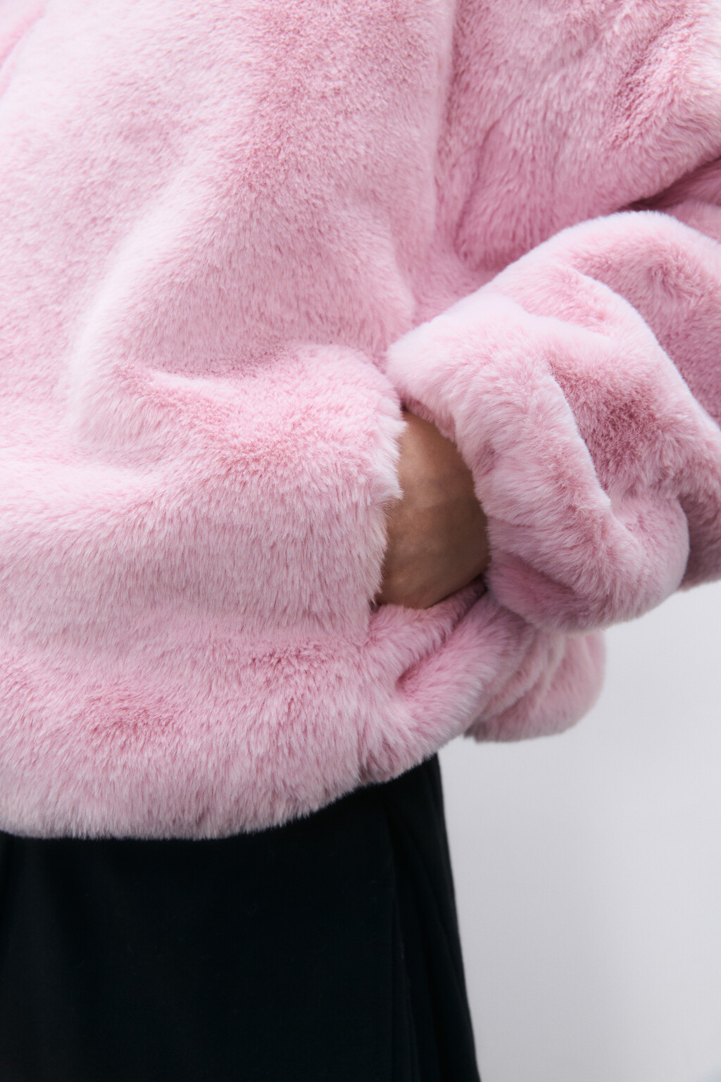 Куртка укороченная с меховой фактурой - цвет розовый - 6